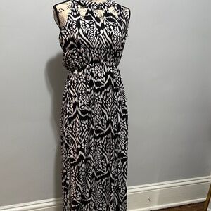 Elegant Black and White Patterned Maxi Dress